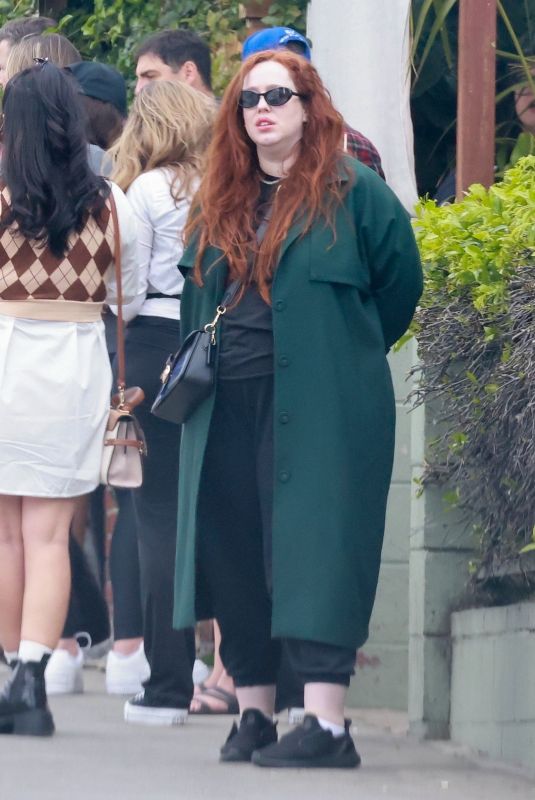 LILY KERSHAW Waits in Line for Lunch at All Time in Los Feliz 04/02/2022