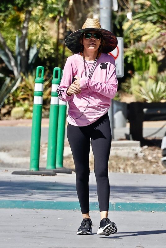 LISA RINNA Out Hiking at TreePeople Park in Los Angeles 04/17/2022