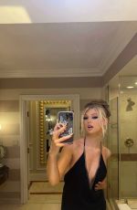 LOREN GRAY - Instagram Photos and Video 04/04/2022