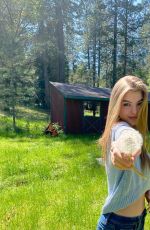 LYLIANA WRAY - Instagram Photos 04/19/2022