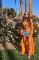 MADISON PETTIS - Instagram Photos and Videos 04/19/2022