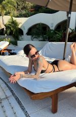 MELANIE PAVOLA - Instagram Photos 04/19/2022