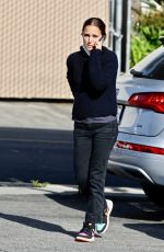 NATALIE PORTMAN Shopping for Pet Food in Los Feliz 04/20/2022