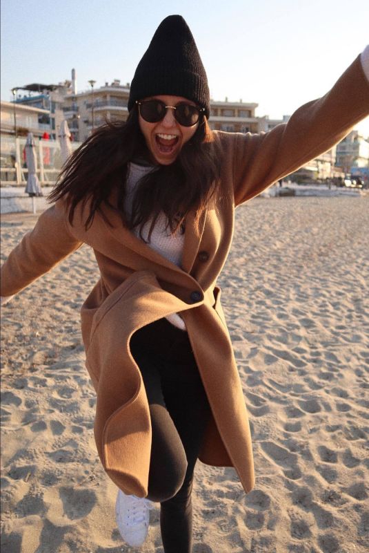 NINA DOBREV - Instagram Photos 04/04/2022