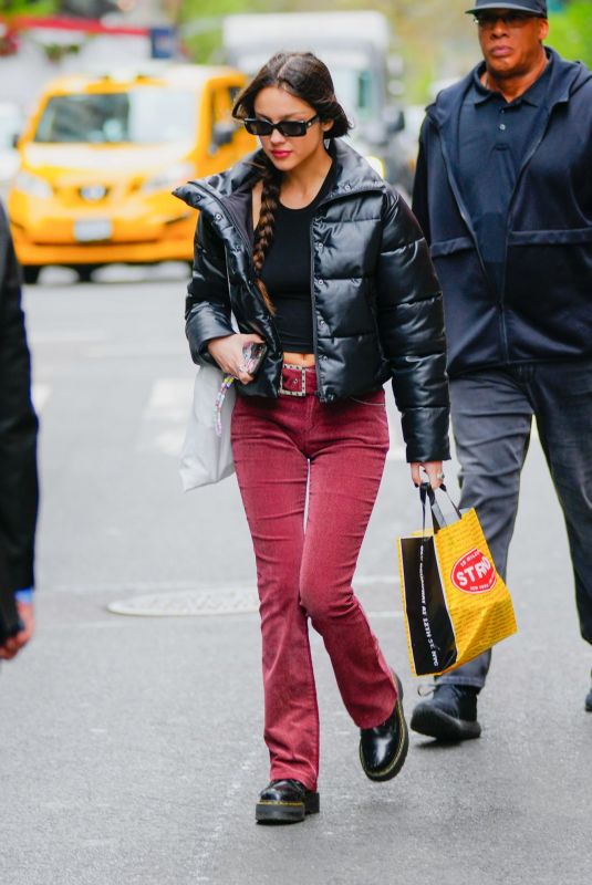 OLIVIA RODRIGO Out Shopping at Strand Bookstore in New York 04/26/2022