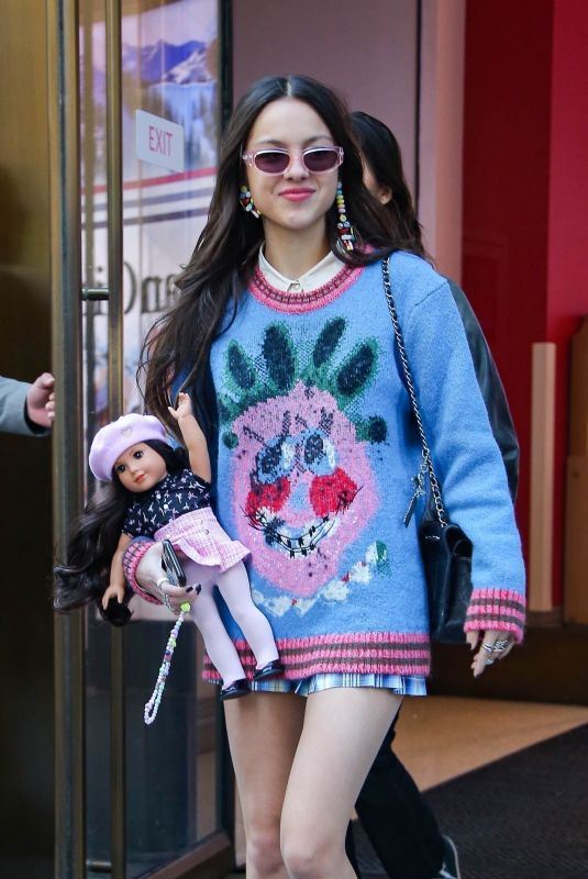 OLIVIA RODRIGO Out Shopping on 5th Avenue in New York 04/28/2022