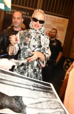 PAMELA ANDERSON Leaves Her Broadway Debut in Chicago The Musical in New York 04/12/2022