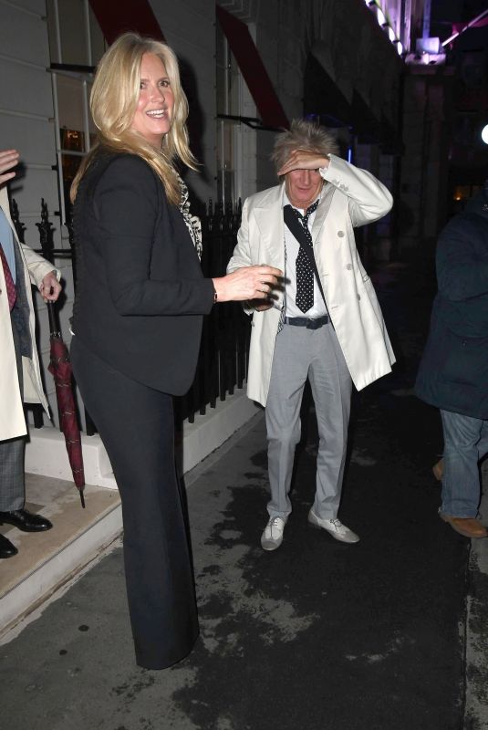 PENNY LANCASTER and Rod Stewart Leaves a Dinner in London 04/06/2022