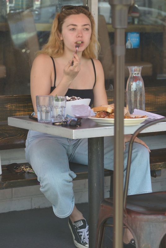 PEYTON LIST Out for Lunch in Los Angeles 04/07/2022