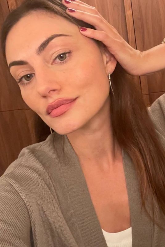 PHOEBE TONKIN – Instagram Photos 03/31/2022