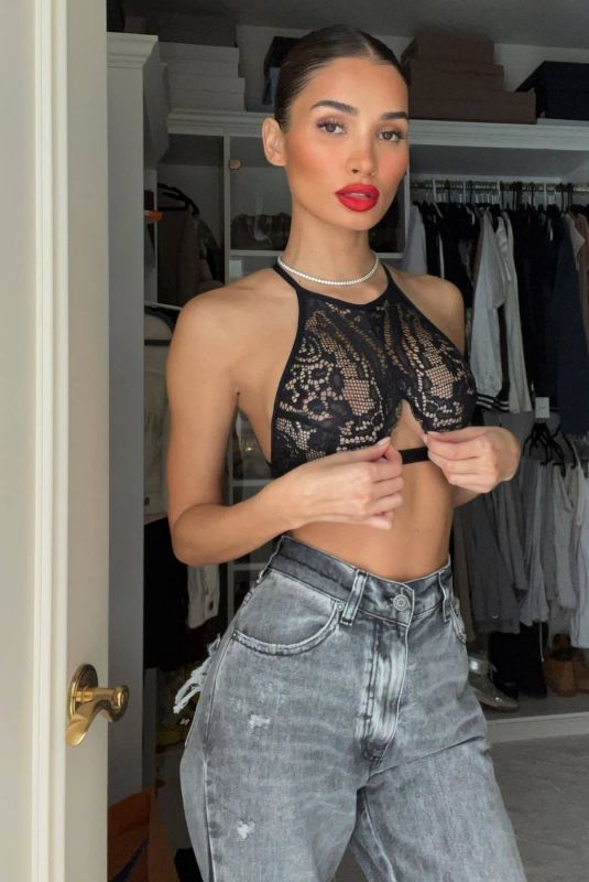 PIA MIA PEREZ for Savage x Fenty 04/11/2022