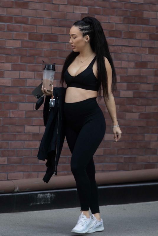 Pregnant BRE TIESI Leaves Phlexx Lab Private Training Gym in Los Angeles 04/06/2022