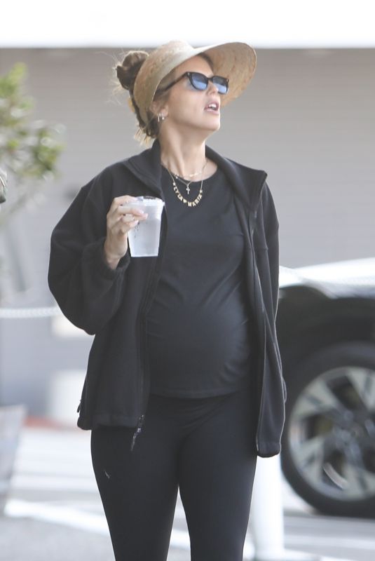 Pregnant KATHERINE SCHWARZENEGGER Out in Brentwood 04/18/2022