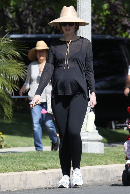 Pregnant KATHERINE SCHWARZENEGGER Out in Los Angeles 04/25/2022