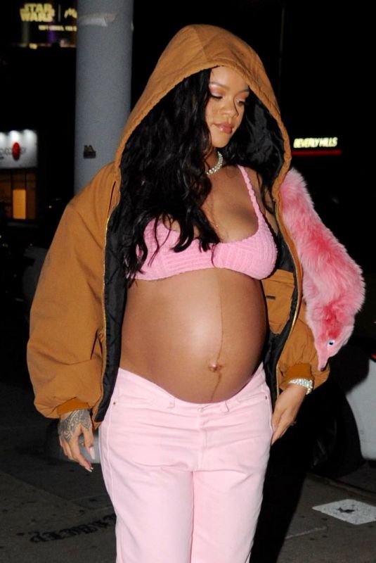Pregnant RIHANNA Leaves Nice Guy in Los Angeles 04/11/2022