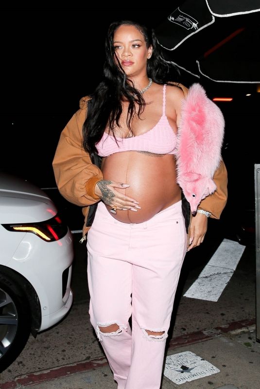 Pregnant RIHANNA Out for Dinner at Nice Guy in West Hollywood 04/11/2022