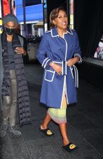 ROBIN ROBERTS Arrives at Good Morning America in New York 03/31/2022
