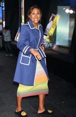 ROBIN ROBERTS Arrives at Good Morning America in New York 03/31/2022