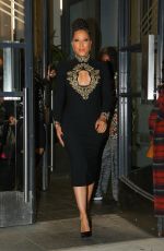 ROBIN THEDE leaves Her Hotel in New York 04/05/2022