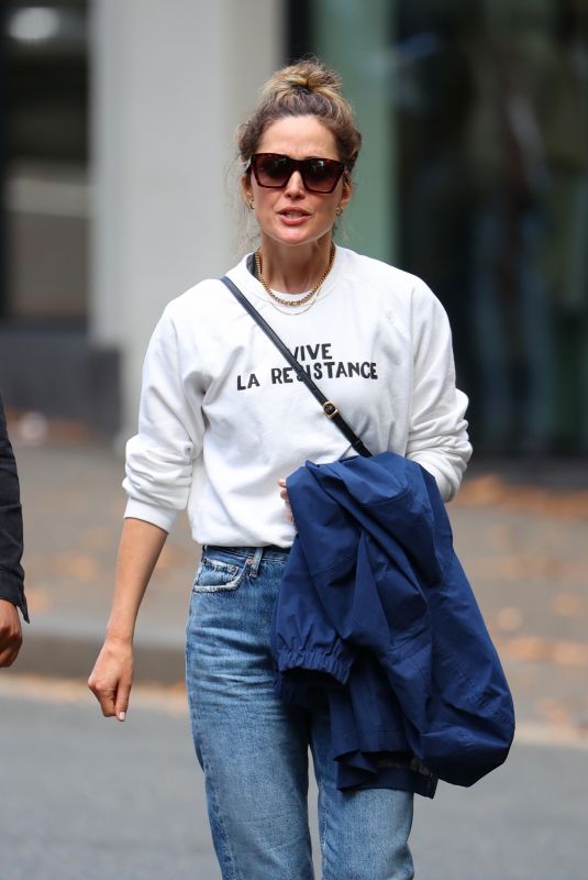 ROSE BYRNE Out and About in Sydney 04/14/2022