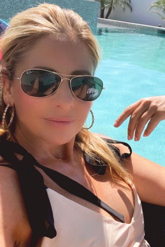 SARAH MICHELLE GELLAR - Instagram Photos 02/12/2022