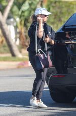 SARAH MICHELLE GELLAR Out Shopping in Westwood 04/19/2022