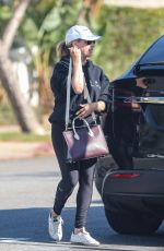 SARAH MICHELLE GELLAR Out Shopping in Westwood 04/19/2022