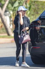 SARAH MICHELLE GELLAR Out Shopping in Westwood 04/19/2022
