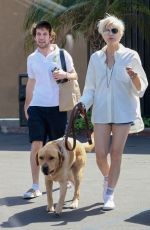 SELMA BLAIR at Trader Joe