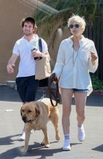 SELMA BLAIR at Trader Joe