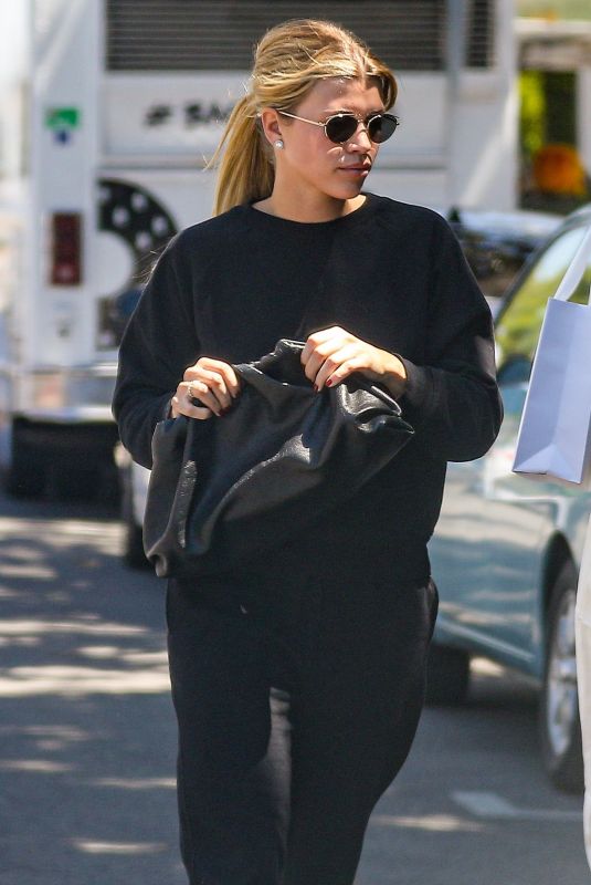 SOFIA RICHIE Shopping with Friends on Melrose Place in West Hollywood 04/13/2022