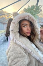 SOMMER RAY - Instagram Photos 04/10/2022