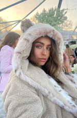 SOMMER RAY - Instagram Photos 04/10/2022