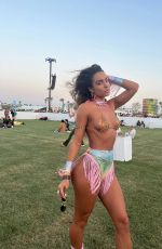 SOMMER RAY - Instagram Photos 04/25/2022