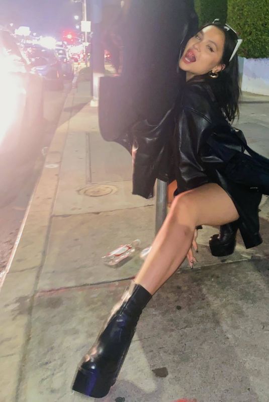 STELLA HUDGENS - Instagram Photos 04/04/2022