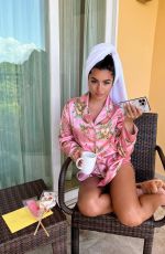 TATI MCQUAY - Instagram Photos 04/18/2022