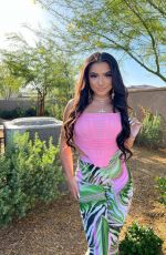 TATI MCQUAY - Instagram Photos 04/25/2022
