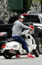 TAYLOR NEISEN and Liev Schreiber Out in New York 04/25/2022