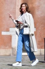 TRINNY WOODAL at Weekend in Venice 04/8/2022