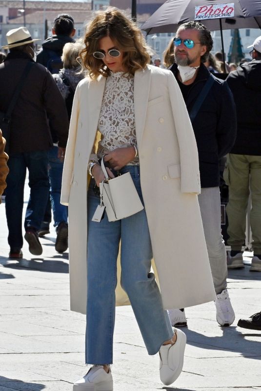 TRINNY WOODAL at Weekend in Venice 04/8/2022