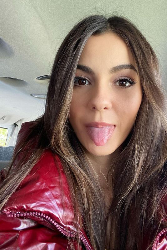 VICTORIA JUSTICE - Instagram Photo 04/25/2022