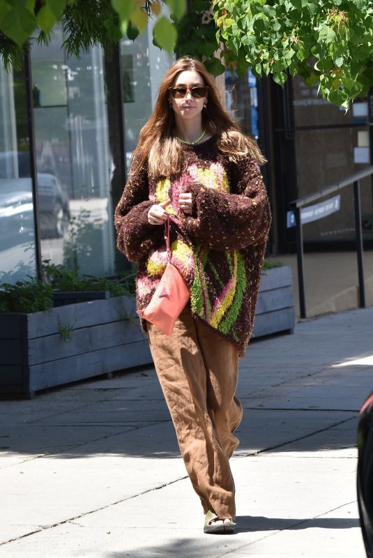 WHITNEY PORT Leaves L&R Salon in Sherman Oaks 04/29/2022