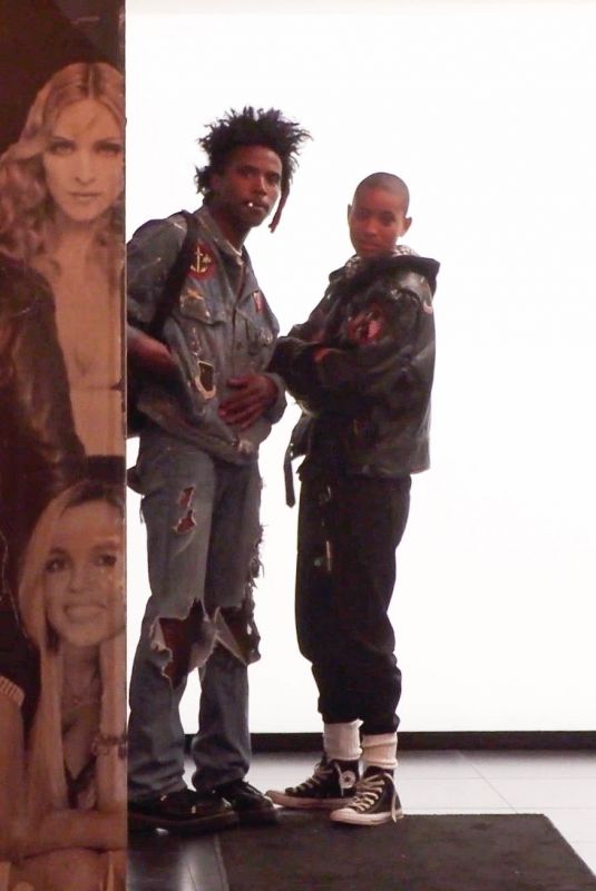 WILLOW SMITH and De