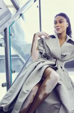 WINNIE HARLOW in Ocean Drive Magazin, April 2022