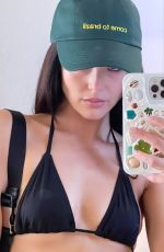 ZOEY DEUTCH - Instagram Photos and Videos 04/18/2022