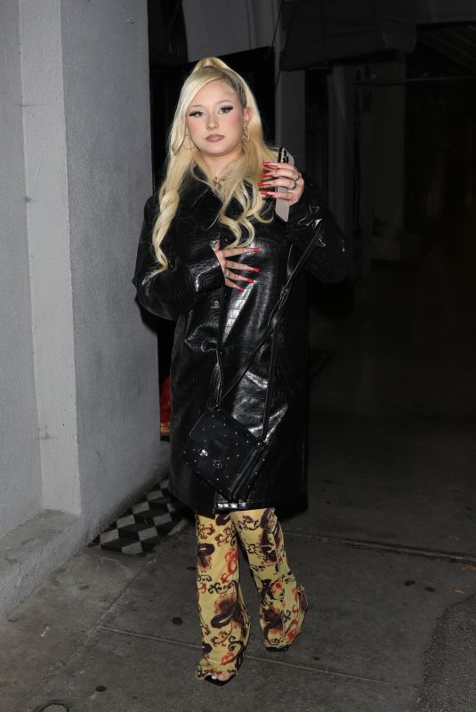 ALABAMA BARKER Out for Dinner at Craig