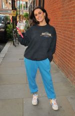 AMBER DAVIES Arrives at The West End Does: Hollywood Concert Performance in London 05/29/2022