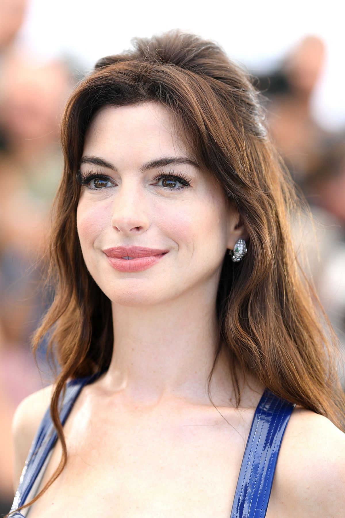 ANNE HATHAWAY at Armageddon Time Photocall at 2022 Cannes Film Festival ...