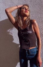 ANNE WINTERS - Instagram Photos 05/09/2022