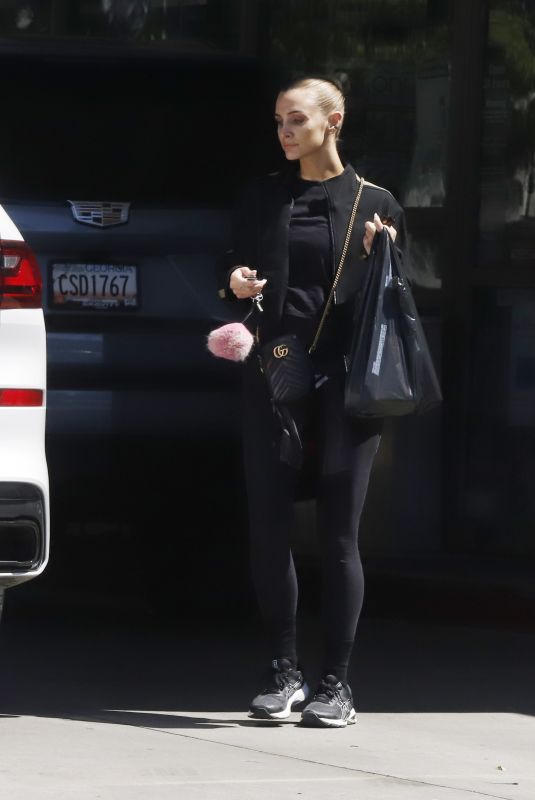 ASHLEE SIMPSON Heading to a Gym in Los Angeles 05/11/2022
